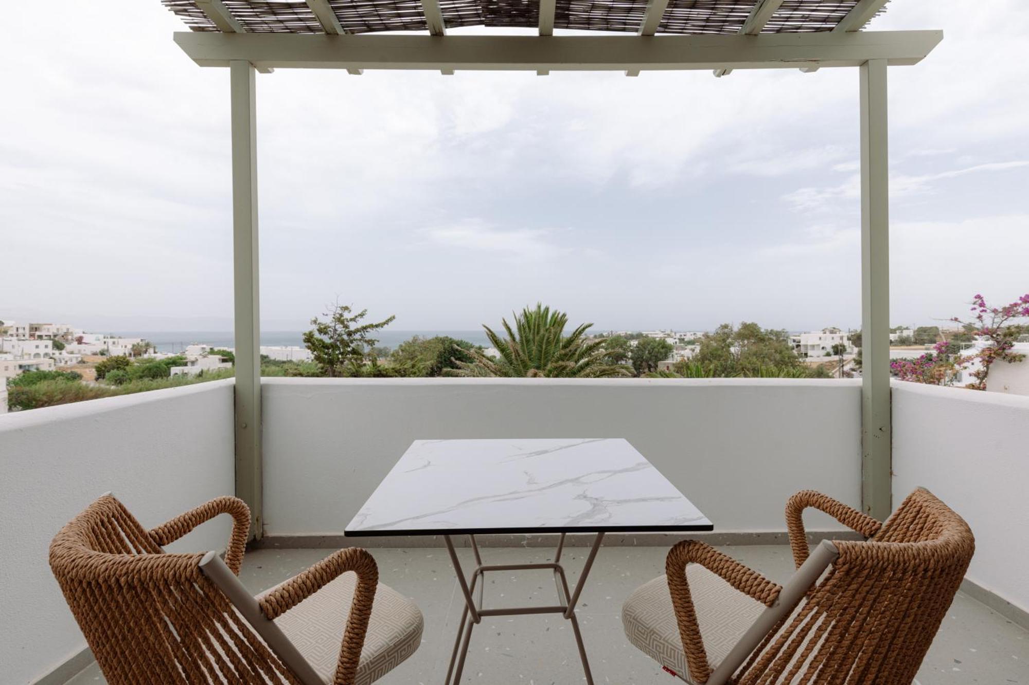 Pnoi Hotel Logaras Eksteriør billede