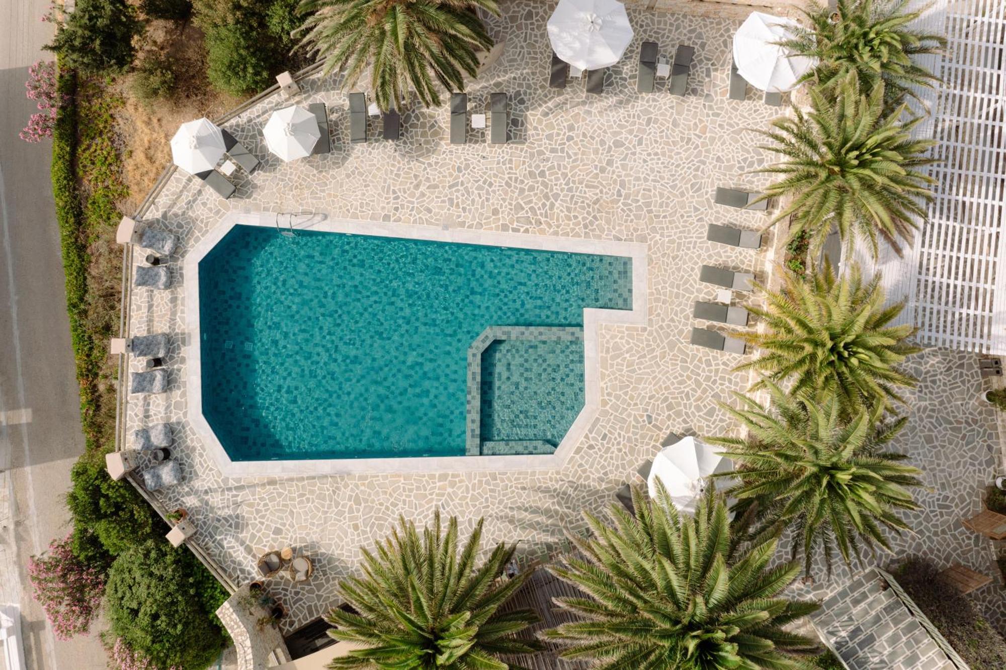 Pnoi Hotel Logaras Eksteriør billede