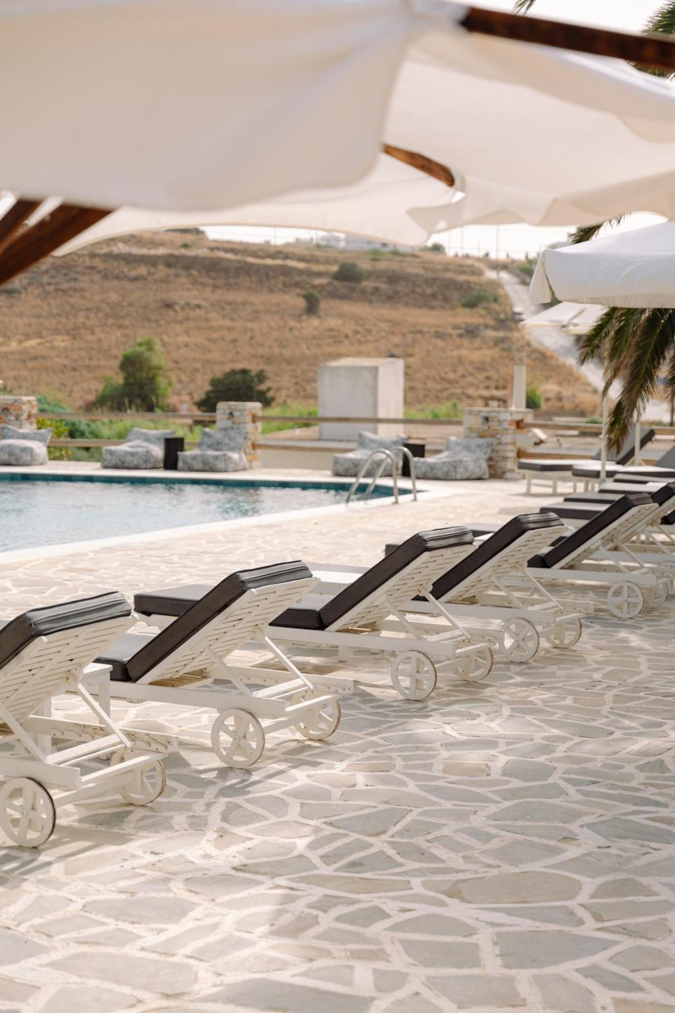 Pnoi Hotel Logaras Eksteriør billede