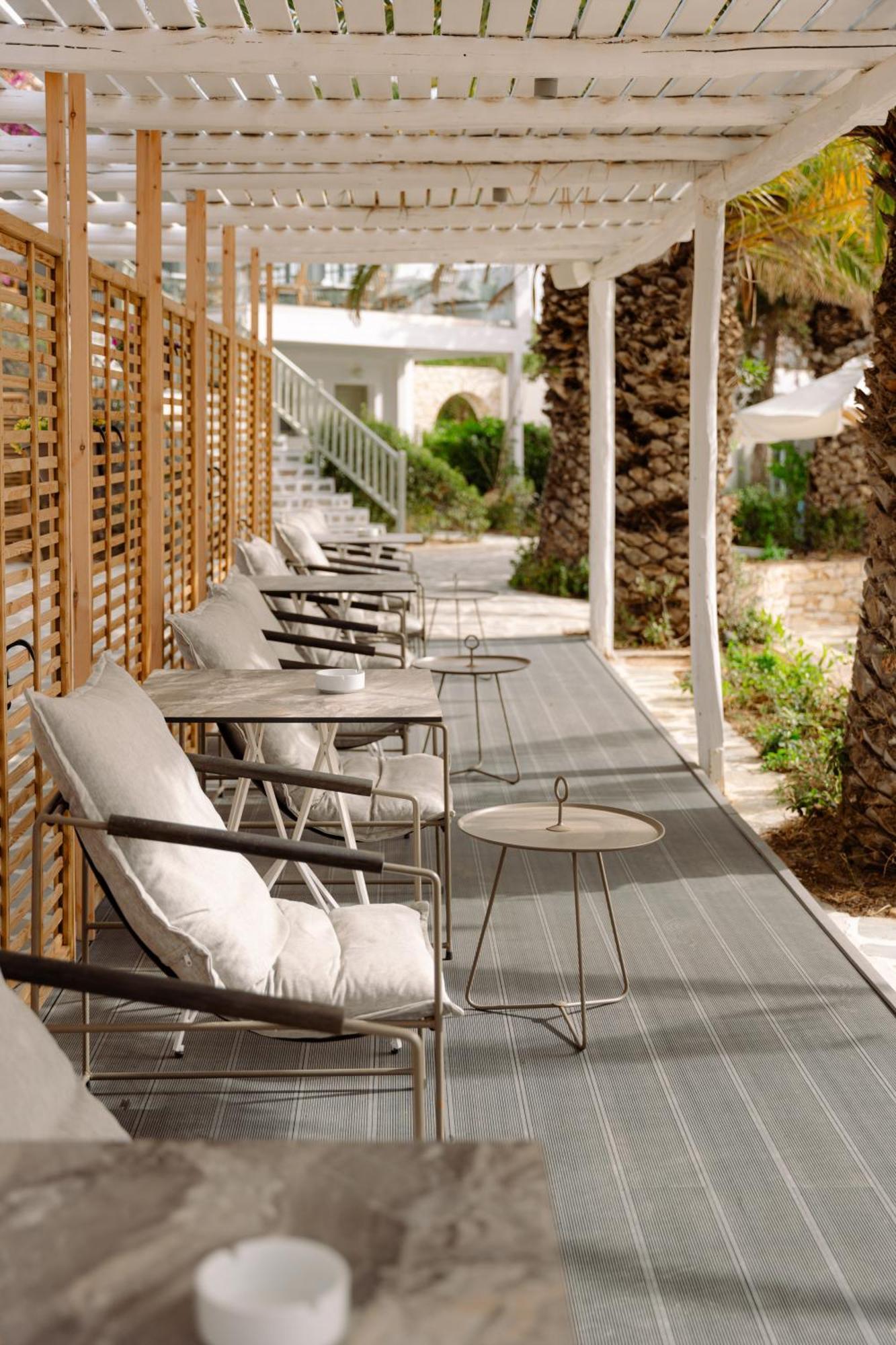 Pnoi Hotel Logaras Eksteriør billede