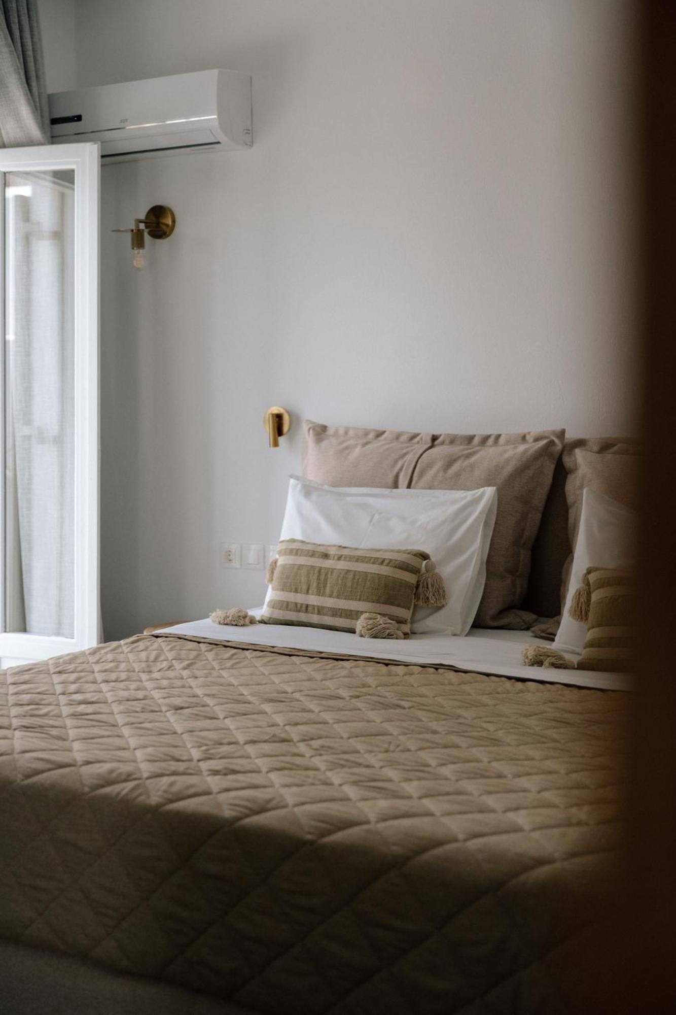 Pnoi Hotel Logaras Eksteriør billede