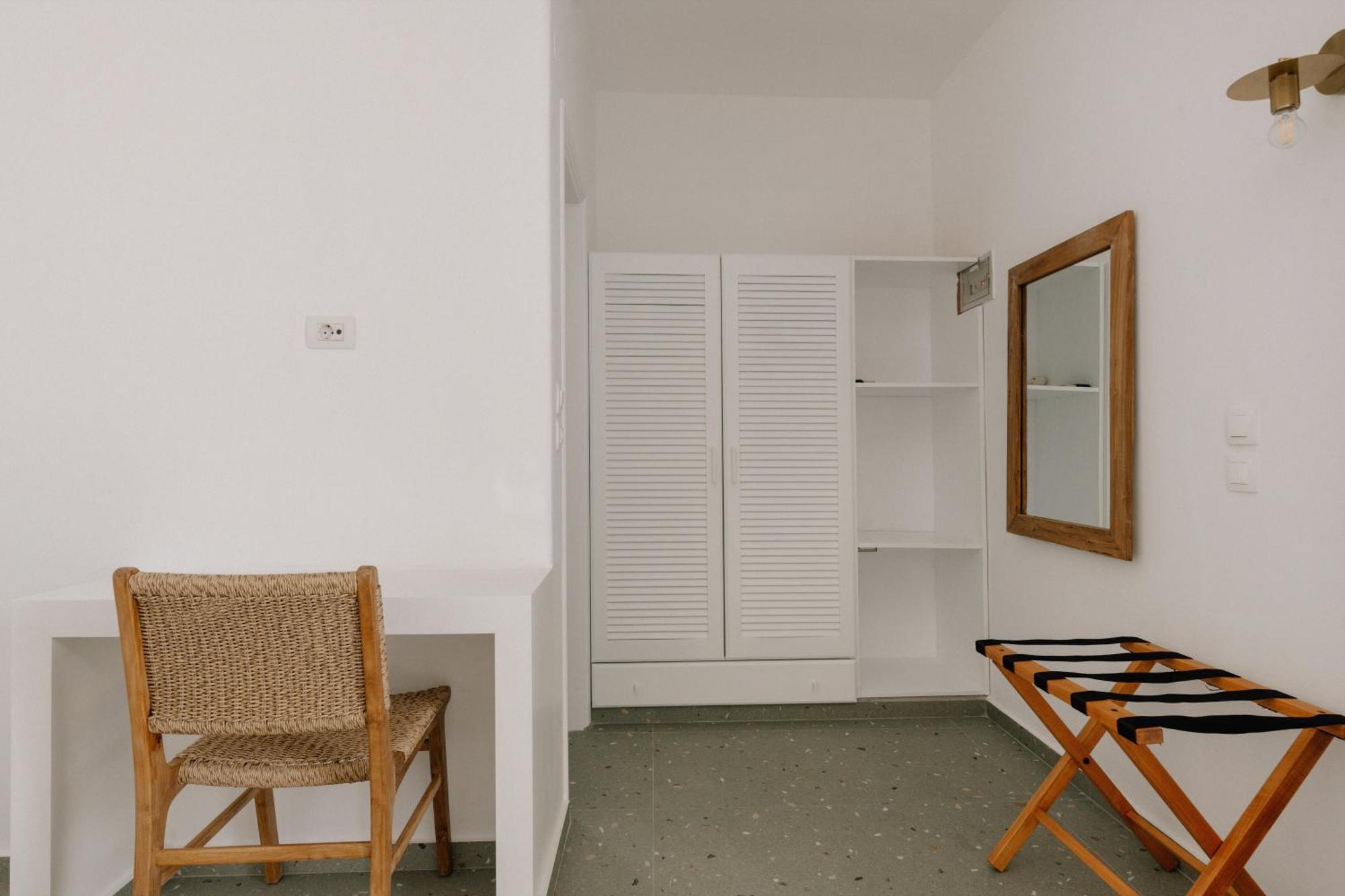 Pnoi Hotel Logaras Eksteriør billede